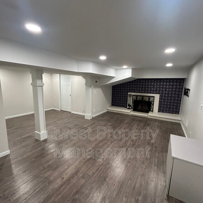 Building Photo - 1532 Sylvan Ave SE