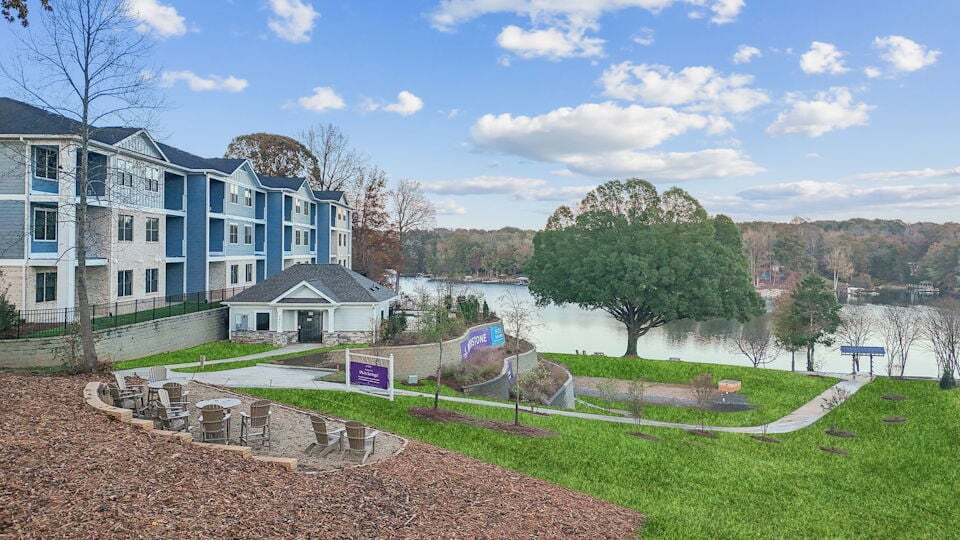 gathering area for condo residences - 4455 Reed Creek Dr