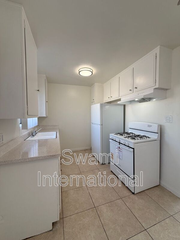 Building Photo - 5846 Estrella Ave