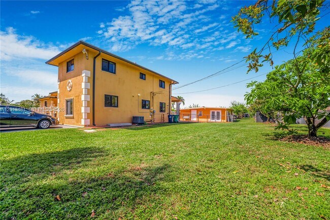 Building Photo - 26500 SW 167th Ave