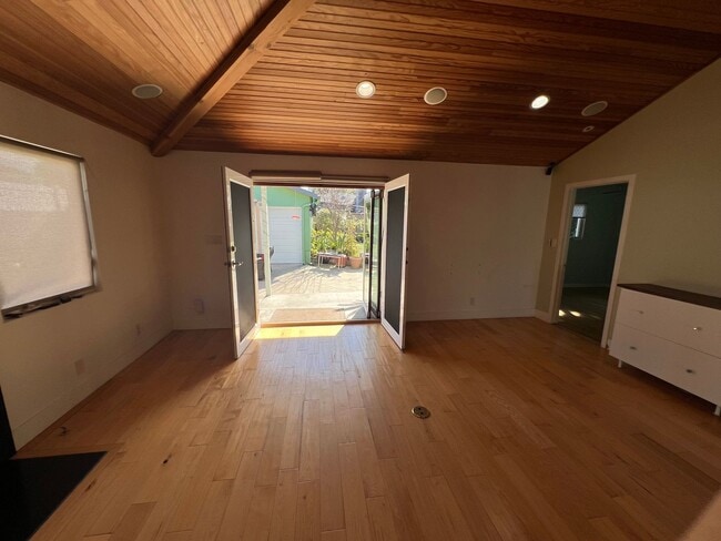 Building Photo - Comfort Meets Style in This Updated Kentwood Home