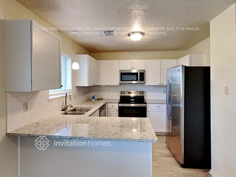 Building Photo - 9812 Robin St