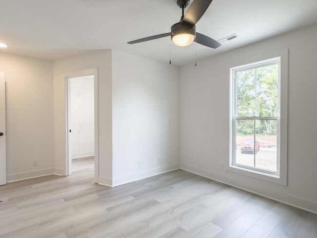 Building Photo - 6 Dutch Dr