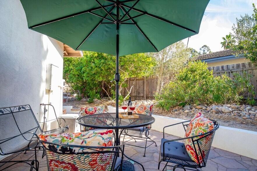 Building Photo - 5553-55 Yerba Anita Dr