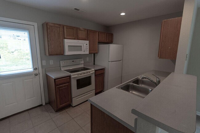 Building Photo - 1330 Godas Cir