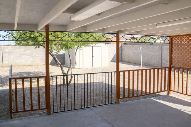 Building Photo - 5443 E Lester St