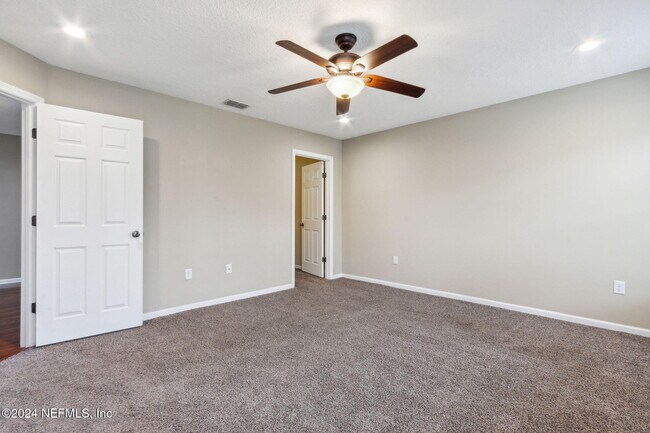 Building Photo - 4619 Pine Lake Dr