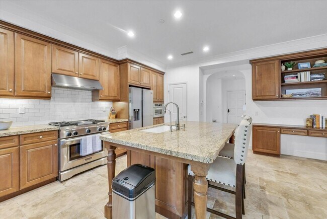 Building Photo - 80 Lupari