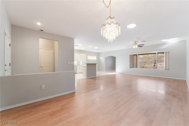 Building Photo - 2571 Thatcher Ave