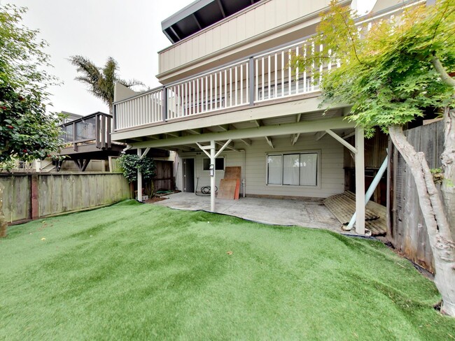 Building Photo - 4BR Home with Jaw-Dropping Views, Garage, ...