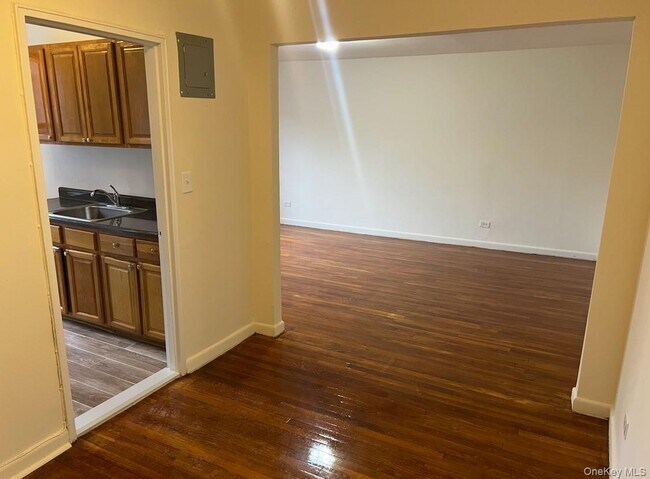 Building Photo - 89-20 55th Ave