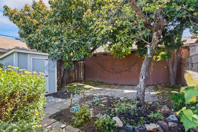 Building Photo - 3226 Star Ave