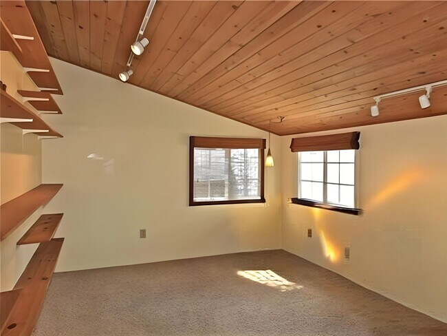 Building Photo - 680 N Cambridge St