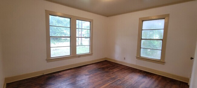 Building Photo - 4129 Lamar Ave