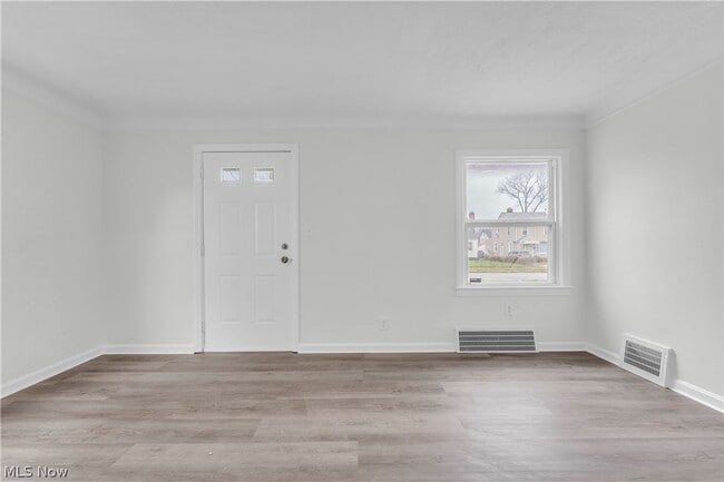 Building Photo - 1511 E 196th St