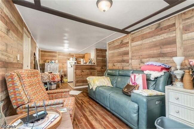 Building Photo - 102 3rd St