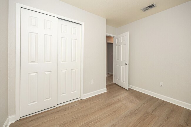 Building Photo - 2840 Gardendale Ave