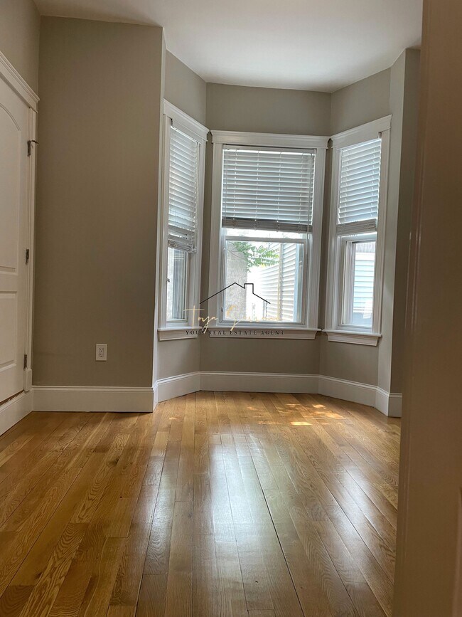 Building Photo - 26 Pembroke St