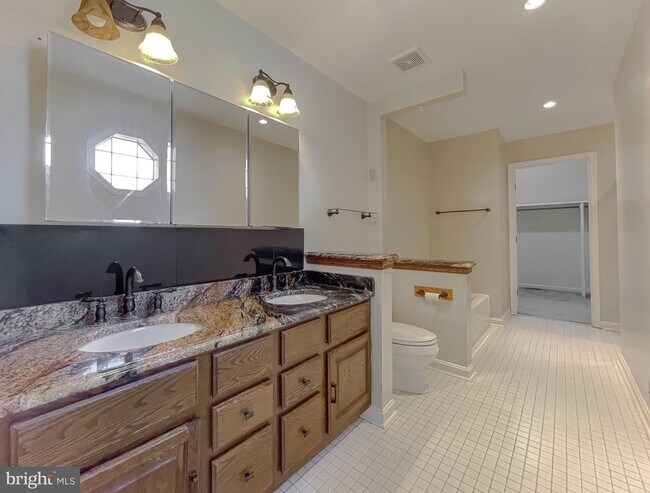 Building Photo - 48170 Livonia Cir