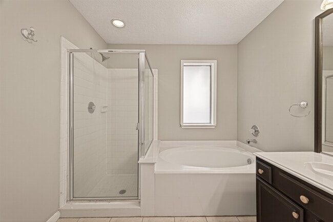 Building Photo - 27 Lush Meadow Pl