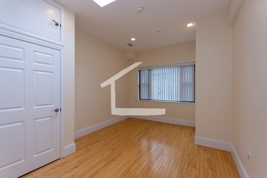 Building Photo - 1032 Commonwealth Avenue