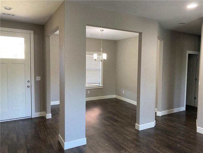 Building Photo - 1997 E Peppervine Dr