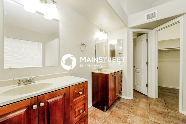 Building Photo - 6730 W Nueva Vista Dr