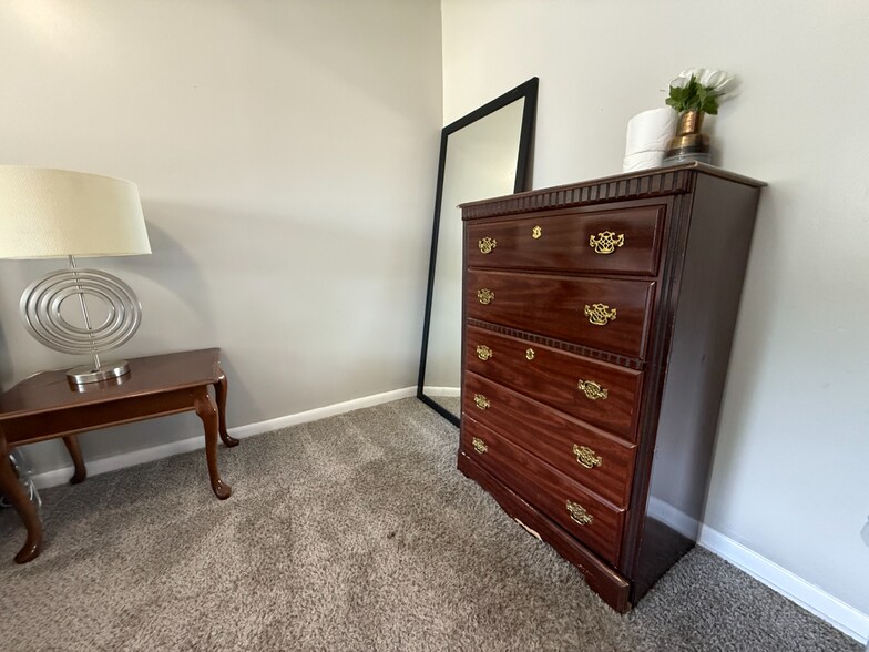 1st Level Bedroom - 4801 Beaucroft Ct