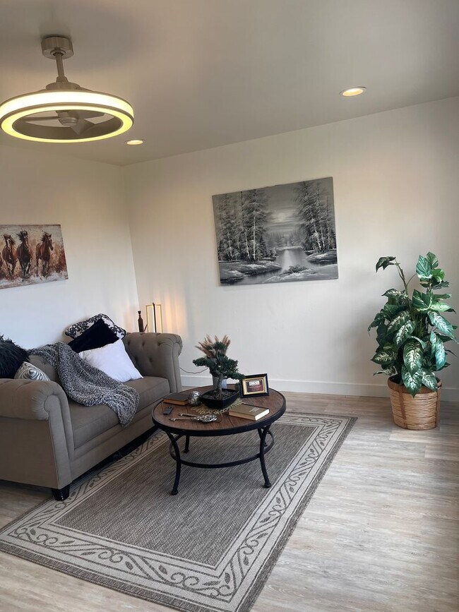 Building Photo - FREE RENT UNTIL JULY 1 2026 You must see this most amazing Clairemont “penthouse” ever!