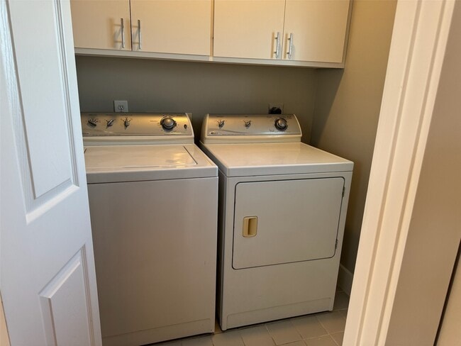 Building Photo - 9716 Linkmeadow Ln