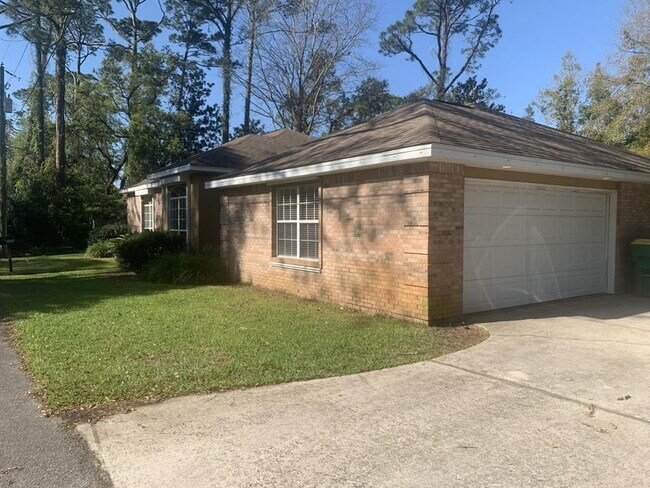 Building Photo - "Spacious 4-Bedroom Gem with 2 Full Baths ...