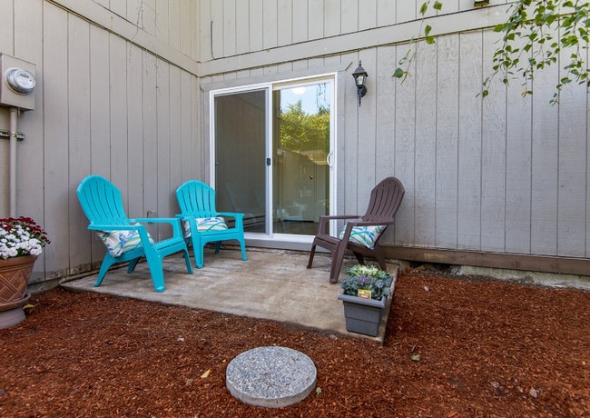 Building Photo - Townhouse style condo in Beaverton!