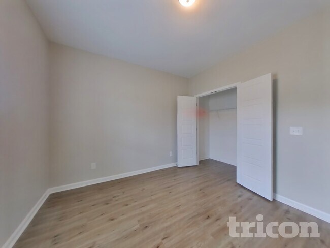 Building Photo - 825 Ellyson Dr