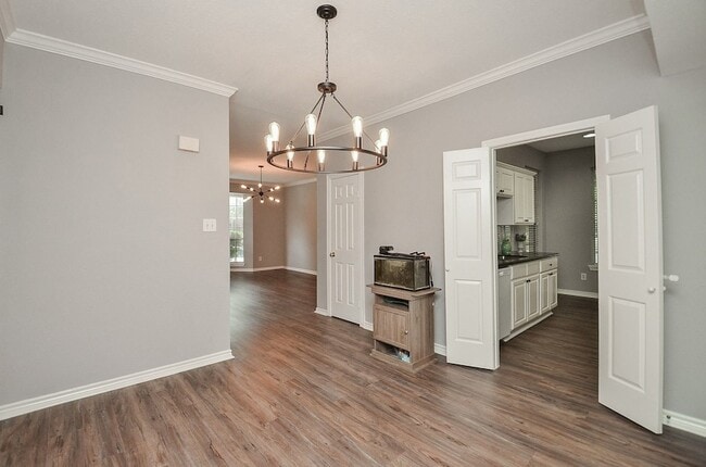 Building Photo - 2255 Braeswood Park Dr