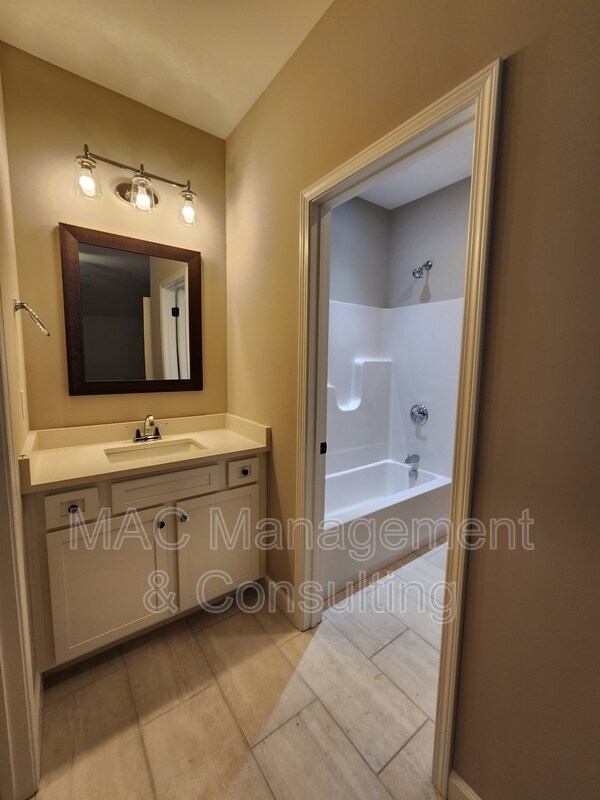 Building Photo - 1405 Brk Hl Dr