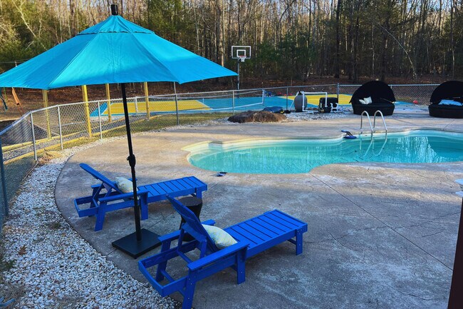Building Photo - 1551 Wooded Acres Dr