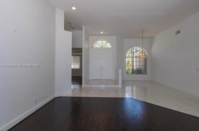 Building Photo - 3066 Lakewood Cir