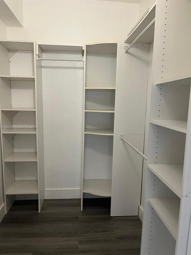 Building Photo - 11010 Legacy Dr