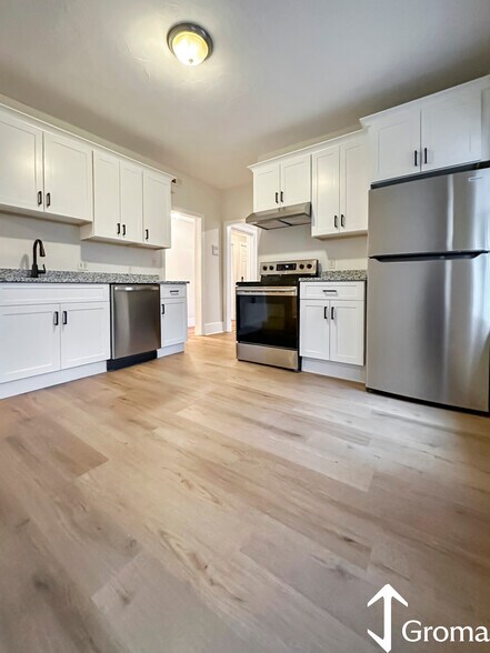 Primary Photo - 55 Hollander St