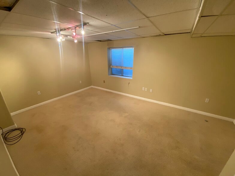 Building Photo - 987 E Blue Heron Way