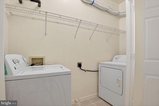 Building Photo - 4142 Fountainside Ln