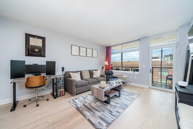 Building Photo - 1400 Hudson St