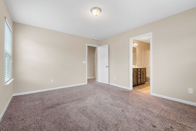 Building Photo - Beautiful 4BR, 2.5BA End Unit Townhome in East Raleigh - Available Now!