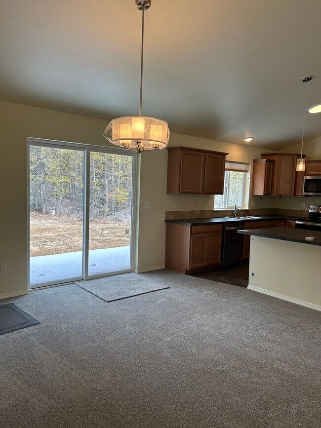 Building Photo - Brand New Home