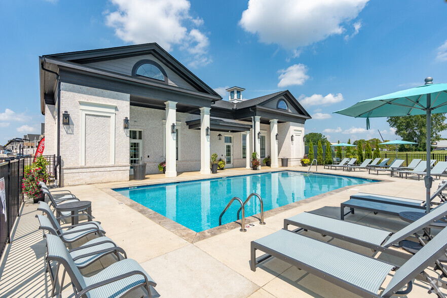 Pool - Meadows at Sunbury