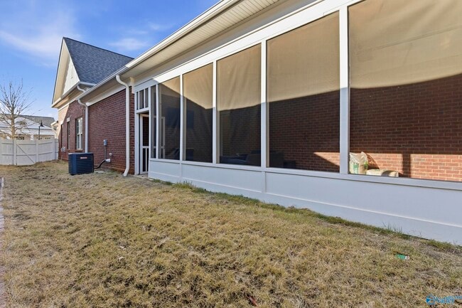 Building Photo - 125 Bur Oak Dr