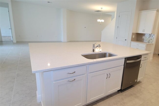 Building Photo - 15142 Lake Bessie Loop