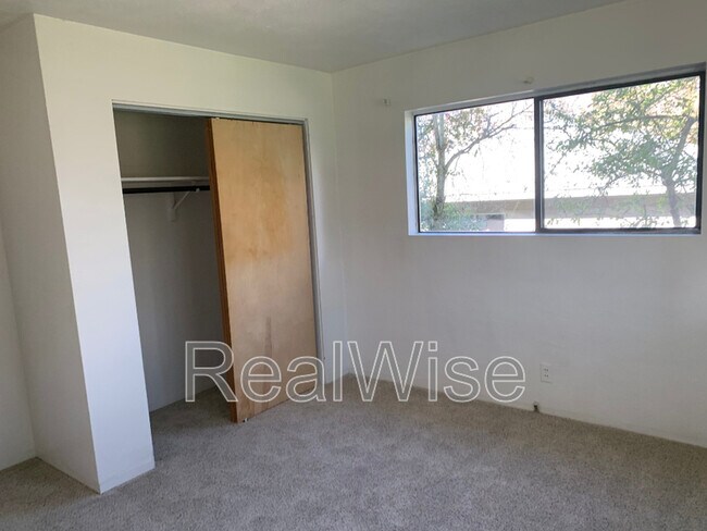 Building Photo - 860 Glendale Ave
