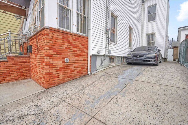Building Photo - 75-09 91st Ave