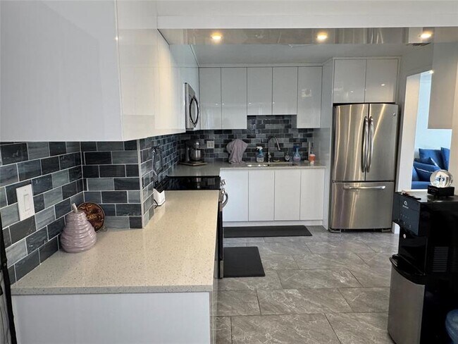 Building Photo - 1631 NE 32nd St